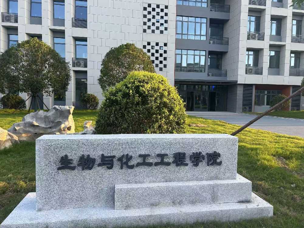 红古区扬州职业大学体育场高杆灯项目
